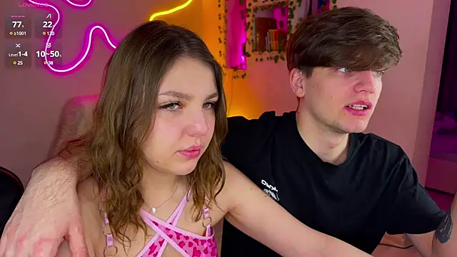 RobertAndLinela online show from February 13, 2025, 7:42 pm