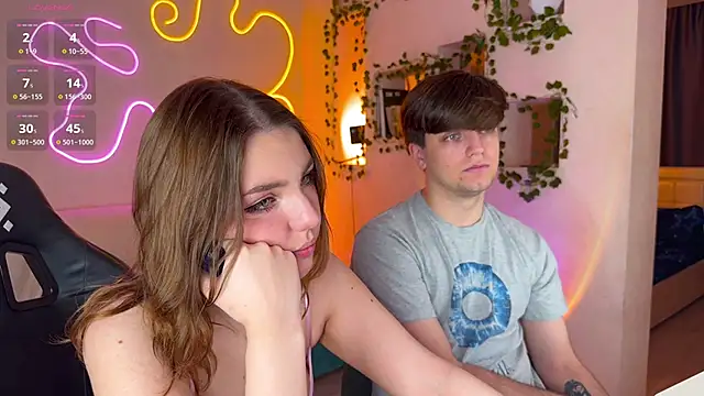 RobertAndLinela online show from September 23, 2025, 3:24 am