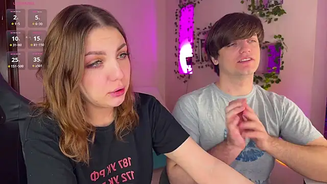 RobertAndLinela online show from November 30, 2025, 2:23 am