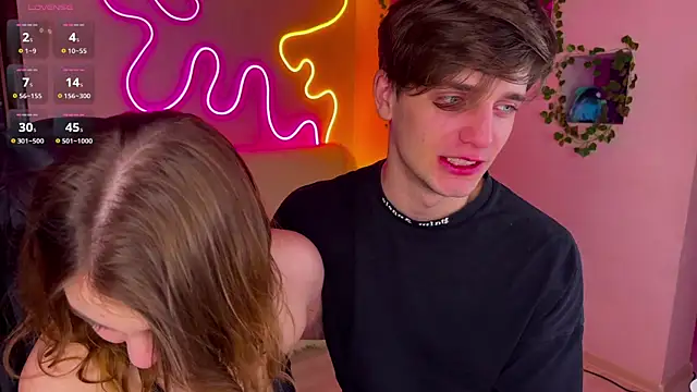 RobertAndLinela online show from February 19, 2025, 10:42 pm