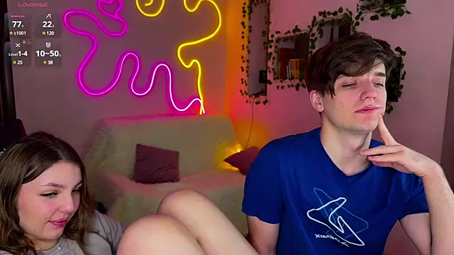 RobertAndLinela online show from February 21, 2025, 7:54 pm