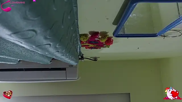 sexyhoney27 online show from November 26, 2025, 2:28 pm