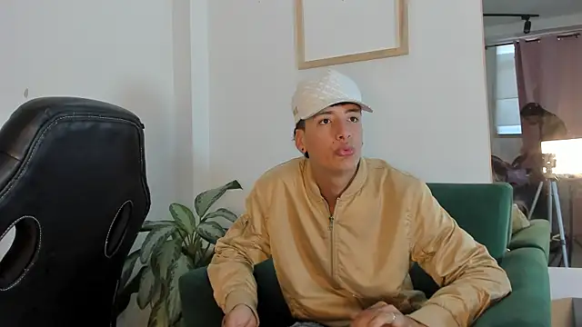 two milkyway online show from November 21, 2025, 12:59 pm