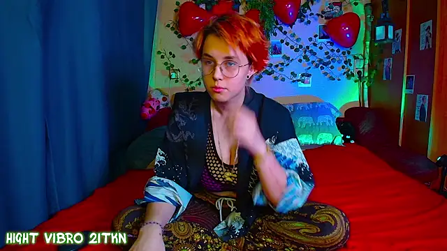 Snapshot of TrickyKitsune chatting on February 19, 2026, 4:04 pm TrickyKitsune online show from February 19, 2026, 4:04 pm