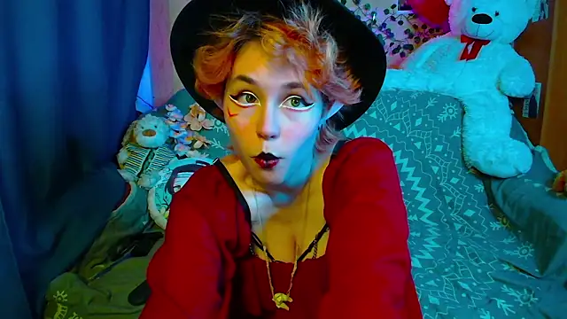 Snapshot of TrickyKitsune chatting on February 12, 2026, 4:18 pm TrickyKitsune online show from February 12, 2026, 4:18 pm