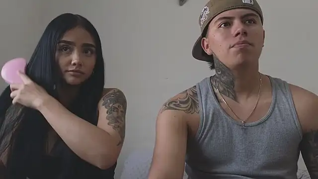 Snapshot of Thiago_x_Sahara chatting on November 21, 2025, 1:32 pm Thiago x Sahara online show from November 21, 2025, 1:32 pm