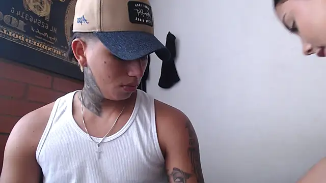 Snapshot of Thiago_x_Sahara chatting on January 22, 2025, 12:06 pm Thiago x Sahara online show from January 22, 2025, 12:06 pm