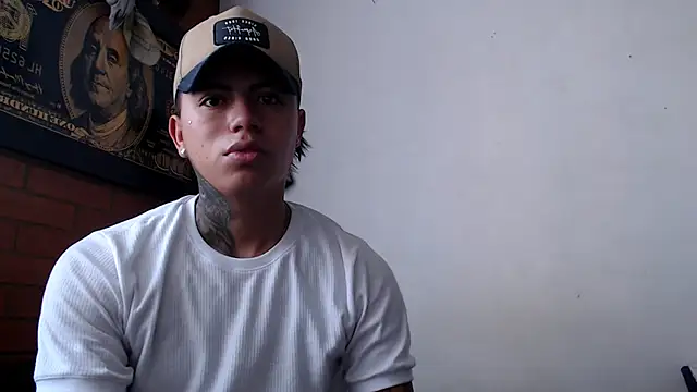 Snapshot of Thiago_x_Sahara chatting on January 17, 2025, 12:31 pm Thiago x Sahara online show from January 17, 2025, 12:31 pm