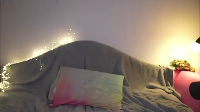 Magnetic Amy online show from December 5, 2025, 8:13 am