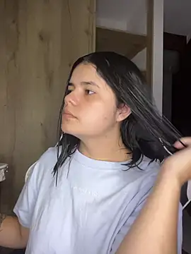 Snapshot of pretty_angela1 chatting on December 3, 2025, 3:40 am pretty angela1 online show from December 3, 2025, 3:40 am