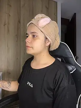 Snapshot of pretty_angela1 chatting on December 20, 2025, 2:14 am pretty angela1 online show from December 20, 2025, 2:14 am