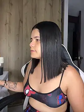 Snapshot of pretty_angela1 chatting on December 19, 2025, 2:04 am pretty angela1 online show from December 19, 2025, 2:04 am