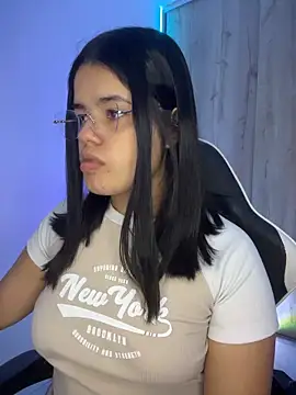 pretty angela1 online show from April 4, 2026, 12:39 am