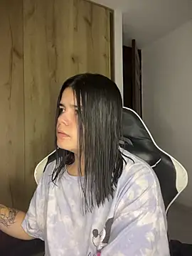 Snapshot of pretty_angela1 chatting on December 15, 2025, 12:27 am pretty angela1 online show from December 15, 2025, 12:27 am