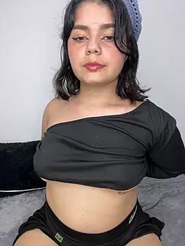 Snapshot of pretty_angela1 chatting on February 3, 2025, 1:41 am pretty angela1 online show from February 3, 2025, 1:41 am