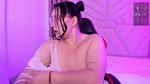 LunaPleasure online show from March 8, 2026, 5:33 am