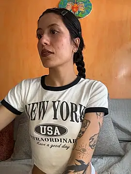 Snapshot of indira_k chatting on January 18, 2026, 4:21 pm indira k online show from January 18, 2026, 4:21 pm