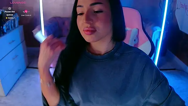 Snapshot of evanew_ chatting on September 27, 2025, 4:35 pm evanew online show from September 27, 2025, 4:35 pm