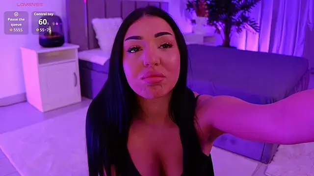 Snapshot of evanew_ chatting on February 23, 2026, 5:57 pm evanew online show from February 23, 2026, 5:57 pm