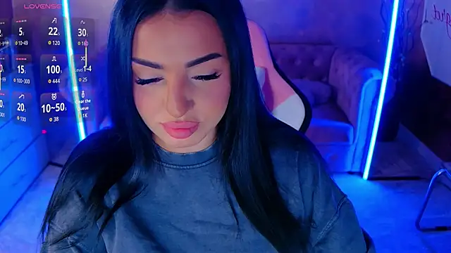 Snapshot of evanew_ chatting on October 23, 2025, 4:05 pm evanew online show from October 23, 2025, 4:05 pm