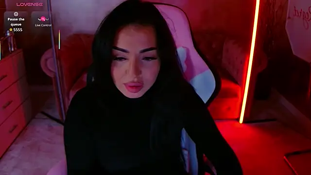 Snapshot of evanew_ chatting on November 27, 2025, 5:02 pm evanew online show from November 27, 2025, 5:02 pm