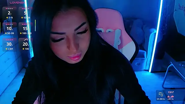 Snapshot of evanew_ chatting on November 7, 2025, 5:50 pm evanew online show from November 7, 2025, 5:50 pm