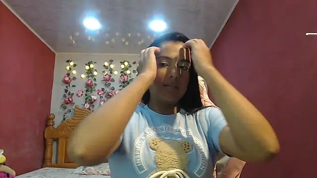 Coral0403 online show from April 17, 2026, 8:33 pm