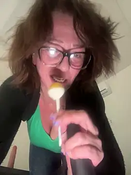 AlessasRoom online show from April 4, 2026, 3:18 pm