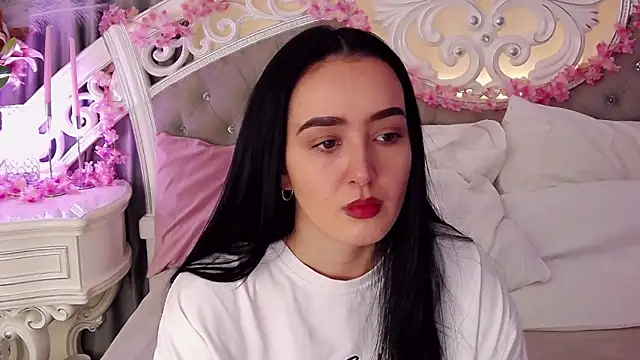 KimKhallifa online show from February 15, 2026, 5:19 am