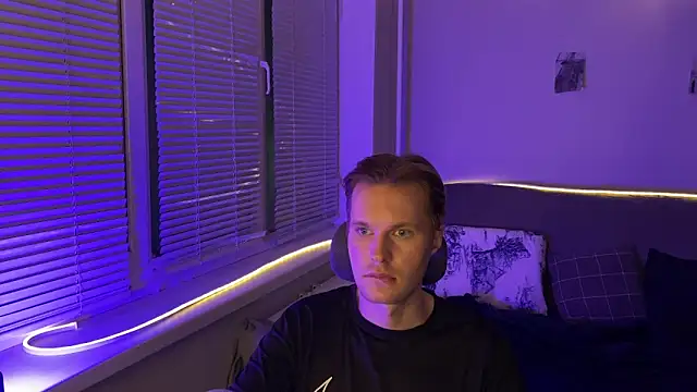 Snapshot of Leonnextdoor chatting on January 17, 2026, 7:28 pm Leonnextdoor online show from January 17, 2026, 7:28 pm