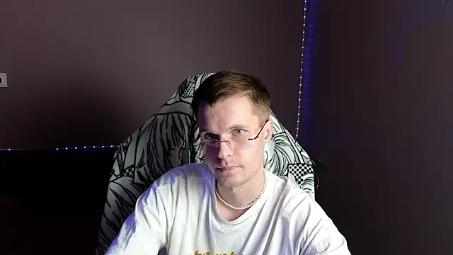 Leonnextdoor online show from January 2, 2025, 12:57 pm