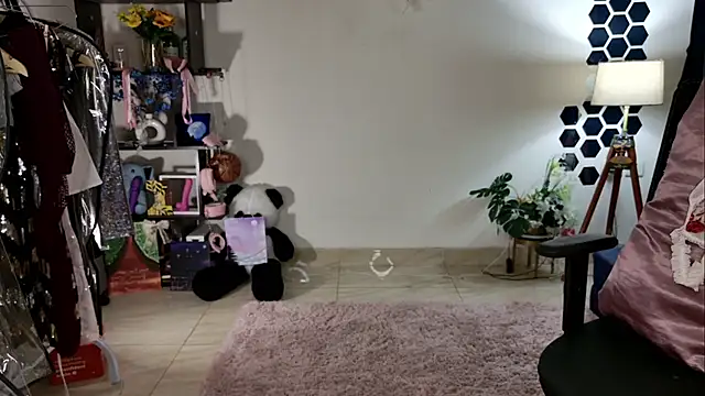 roseofvenom online show from April 4, 2026, 7:42 pm