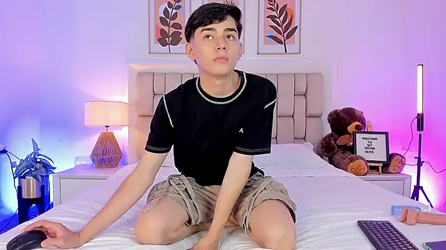 Maxi little online show from September 26, 2025, 9:43 pm