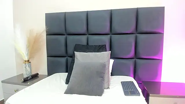 EloiseQuinn online show from October 12, 2025, 5:03 pm