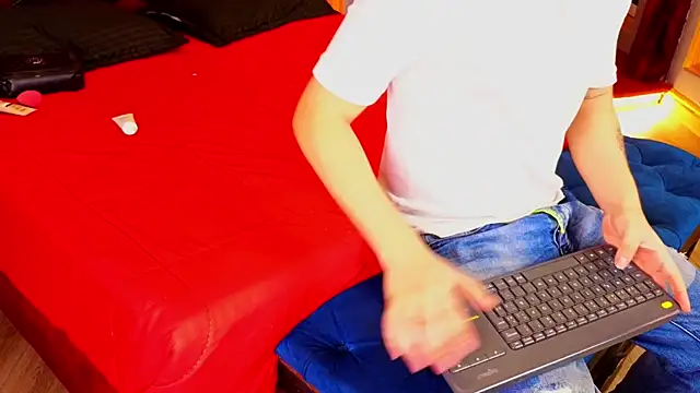 Snapshot of MarcoVitto chatting on October 10, 2025, 11:44 am MarcoVitto online show from October 10, 2025, 11:44 am