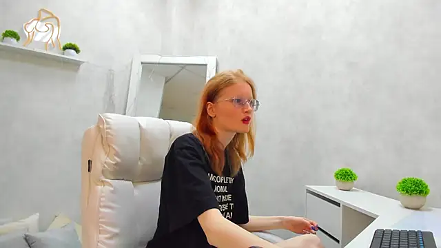 ElizabethHarpper online show from March 10, 2025, 8:17 am