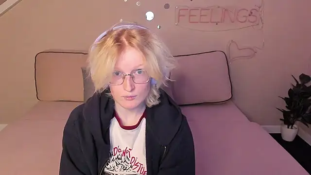 ElizabethHarpper online show from September 10, 2025, 1:04 am