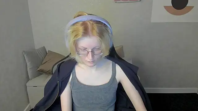 ElizabethHarpper online show from September 14, 2025, 8:15 am