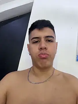 Snapshot of Angel_Khouri chatting on February 28, 2026, 4:12 am Angel Khouri online show from February 28, 2026, 4:12 am