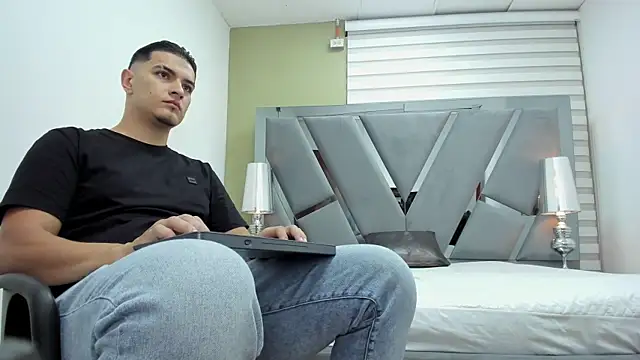 DAVID VICTORIAA online show from July 17, 2026, 1:08 pm