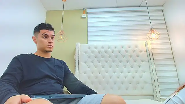 DAVID VICTORIAA online show from February 26, 2026, 1:00 pm