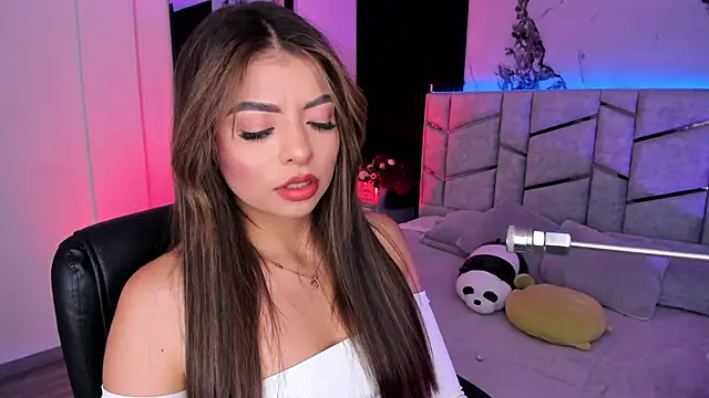 daniiphoeniixx online show from October 10, 2025, 7:36 pm