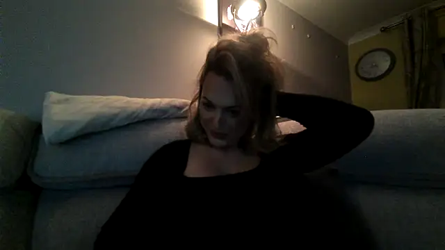 Gigi-Honey online show from October 17, 2025, 7:26 pm