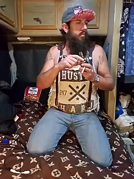 Snapshot of StruggleSnuggles chatting on October 21, 2025, 10:47 am StruggleSnuggles online show from October 21, 2025, 10:47 am