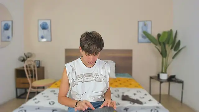 Snapshot of Brian-Ausslos chatting on November 24, 2025, 4:45 am Brian-Ausslos online show from November 24, 2025, 4:45 am