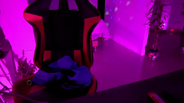 Adam Valenciia online show from February 6, 2026, 11:17 am