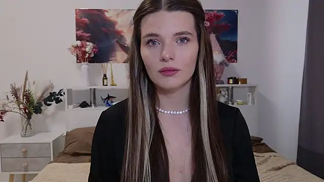 Nellie Medina online show from November 10, 2025, 12:32 pm