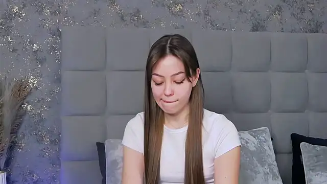 Snapshot of TheEmma chatting on February 26, 2025, 3:54 pm TheEmma online show from February 26, 2025, 3:54 pm