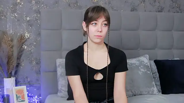 Snapshot of TheEmma chatting on March 10, 2025, 6:38 am TheEmma online show from March 10, 2025, 6:38 am