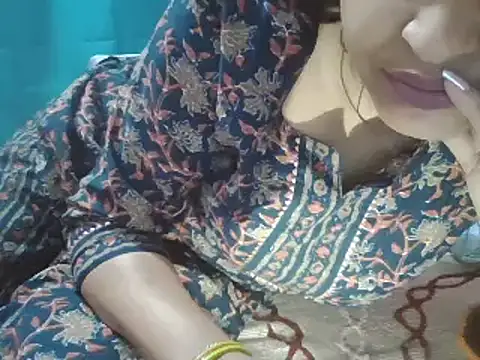 Snapshot of Hot-shanvi chatting on March 18, 2025, 1:35 am Hot-shanvi online show from March 18, 2025, 1:35 am